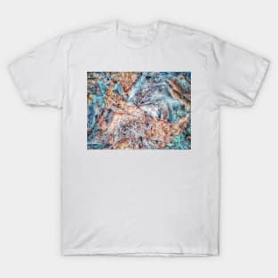 Winter Leaves pattern bywhacky T-Shirt